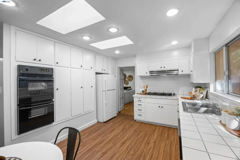 45 Sleepy Hollow Ln Orinda, CA 94563