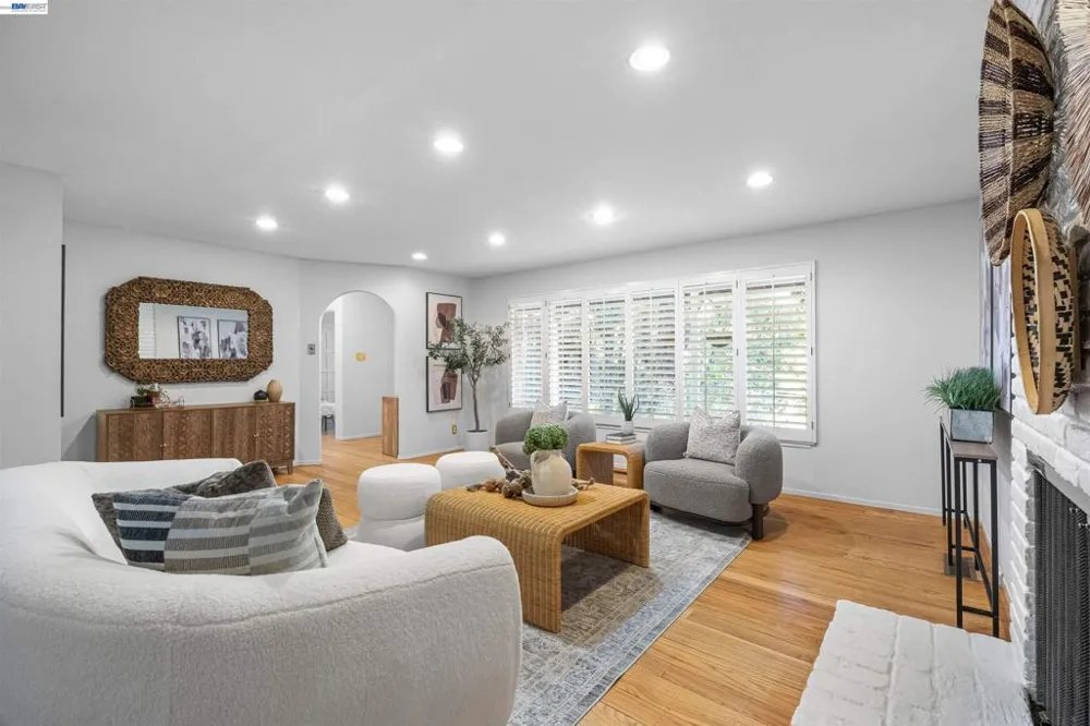 45 Sleepy Hollow Ln Orinda, CA 94563