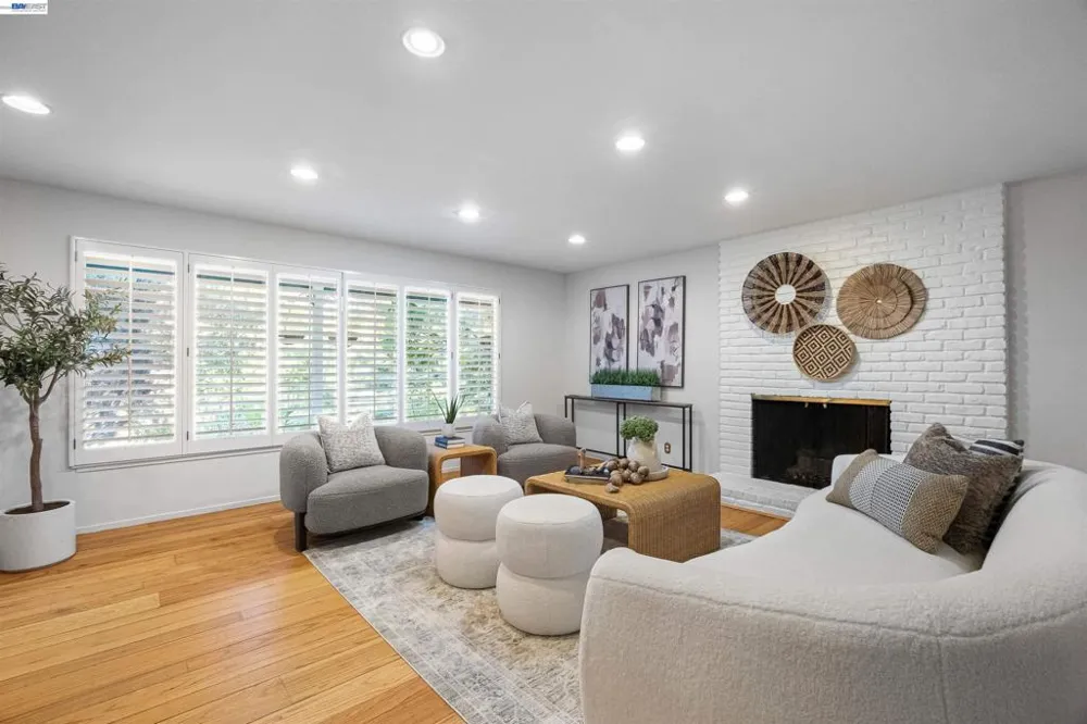 45 Sleepy Hollow Ln Orinda, CA 94563