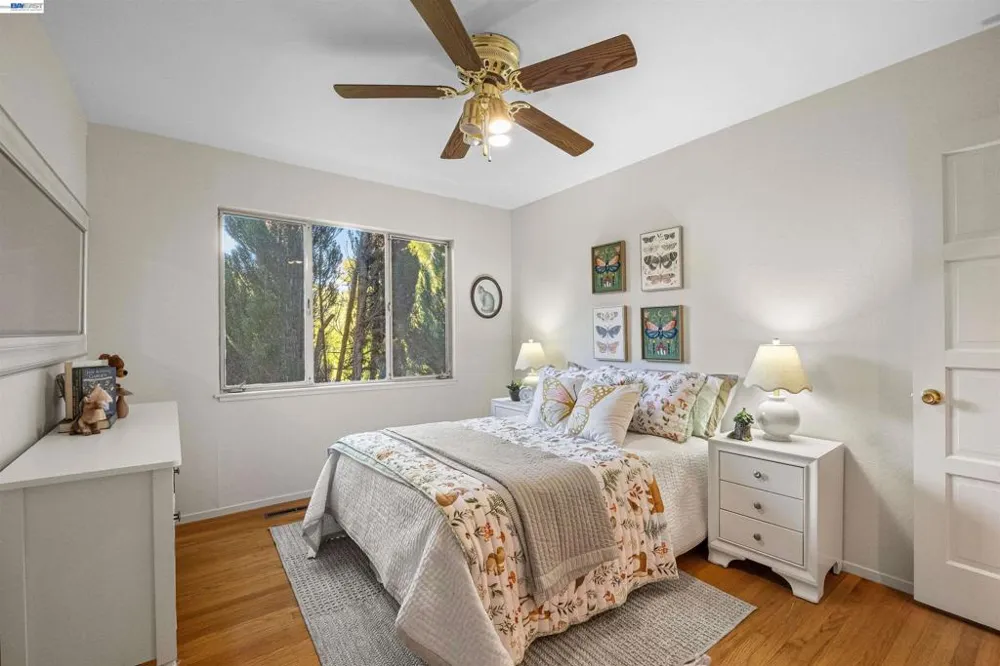 45 Sleepy Hollow Ln Orinda, CA 94563