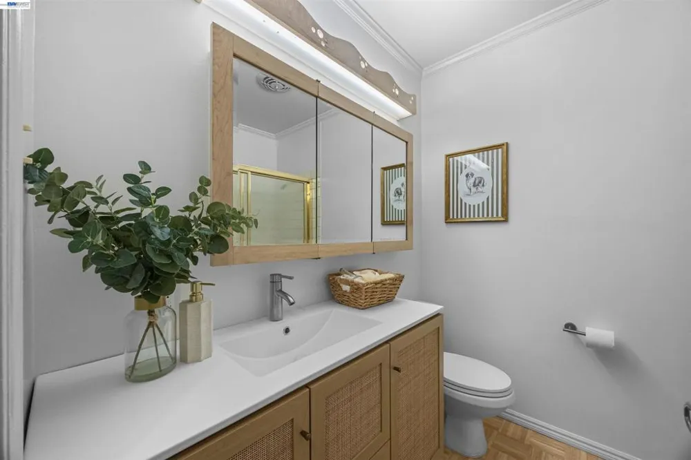 45 Sleepy Hollow Ln Orinda, CA 94563