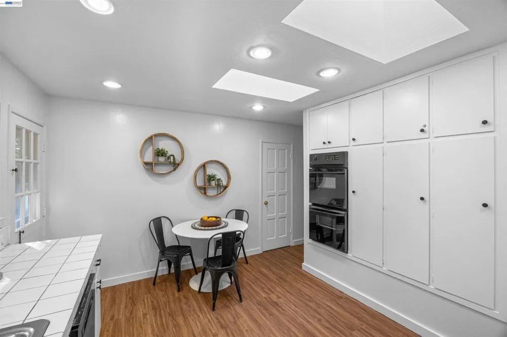 45 Sleepy Hollow Ln Orinda, CA 94563
