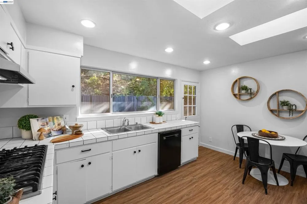 45 Sleepy Hollow Ln Orinda, CA 94563