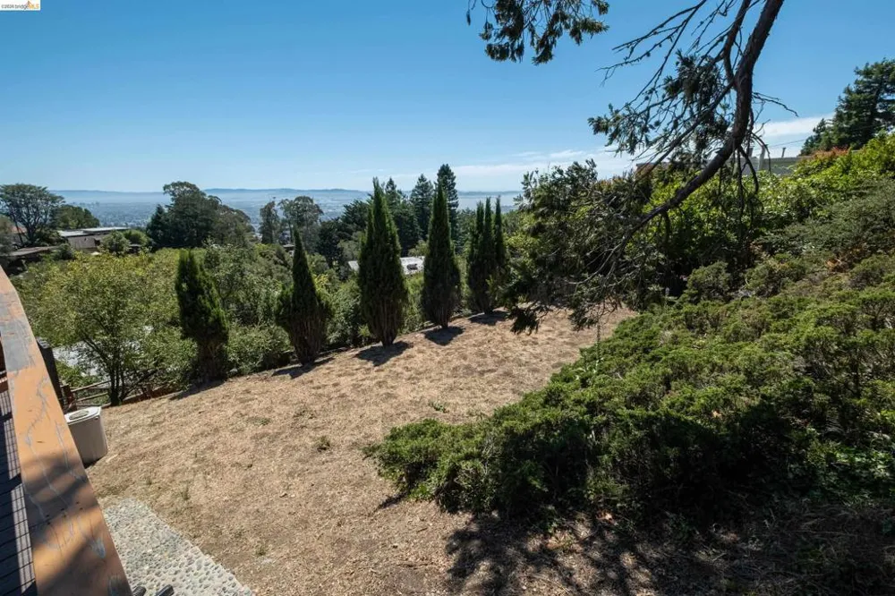 1072 Sterling Ave Berkeley, CA 94708