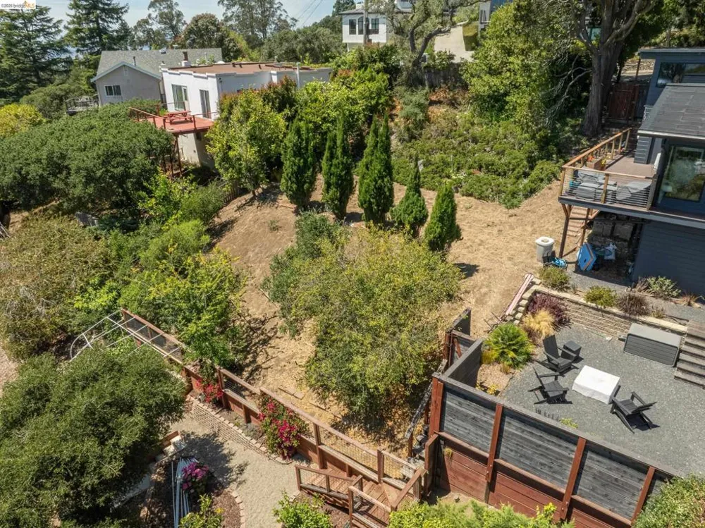 1072 Sterling Ave Berkeley, CA 94708
