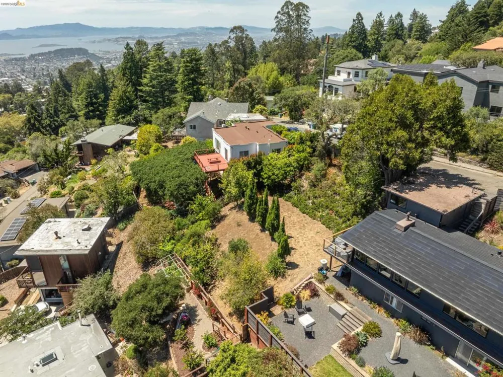 1072 Sterling Ave Berkeley, CA 94708