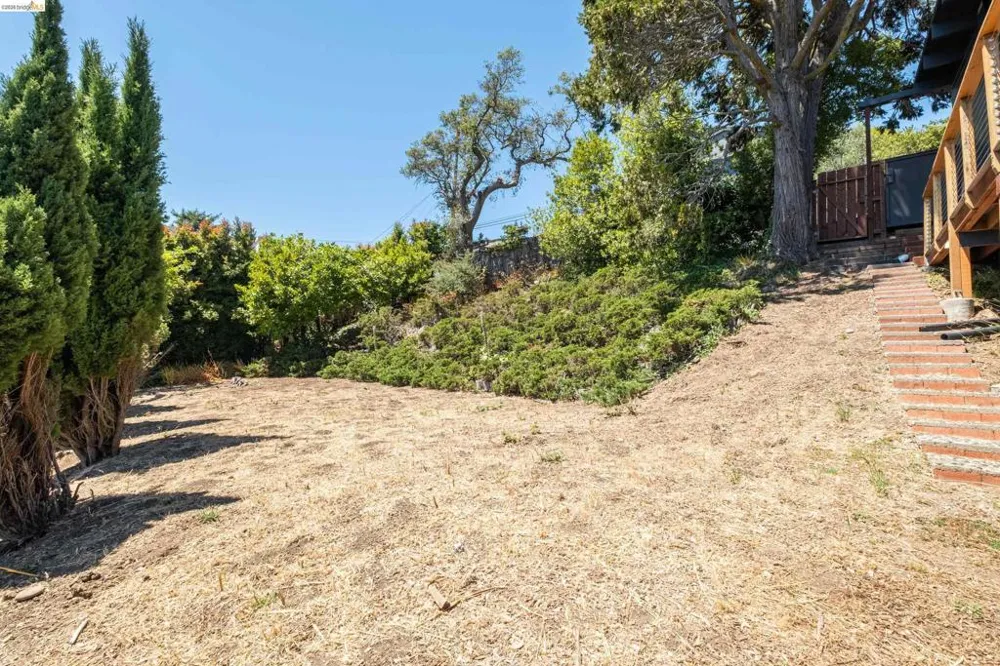 1072 Sterling Ave Berkeley, CA 94708
