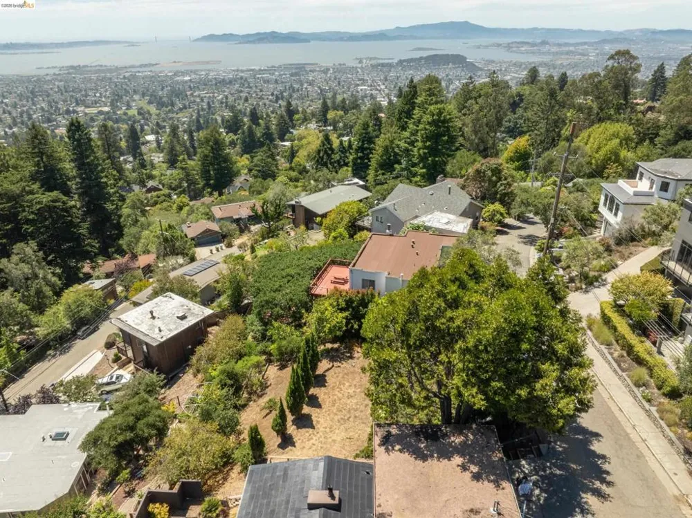 1072 Sterling Ave Berkeley, CA 94708