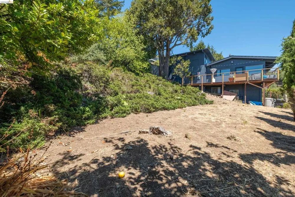 1072 Sterling Ave Berkeley, CA 94708