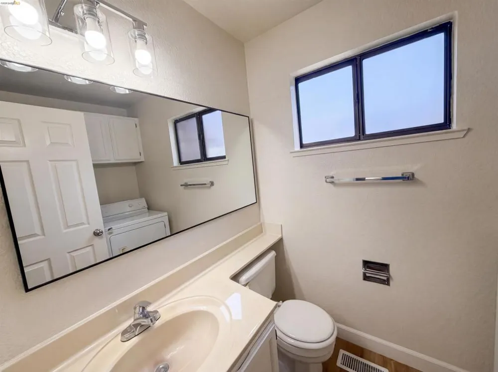 1555 Hecker Pass Rd #C101 Gilroy, CA 95020