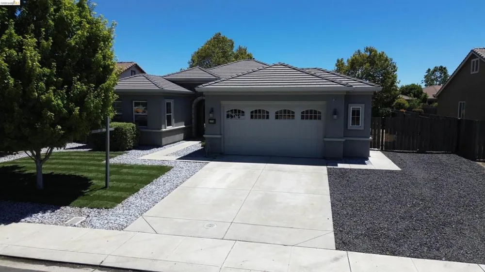 1110 Clearwater Creek Blvd Manteca, CA 95336