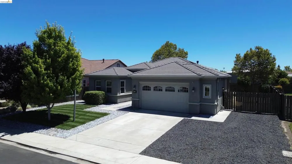 1110 Clearwater Creek Blvd Manteca, CA 95336
