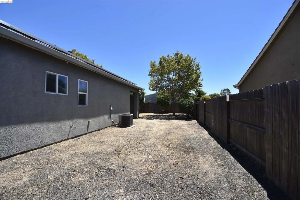 1110 Clearwater Creek Blvd Manteca, CA 95336