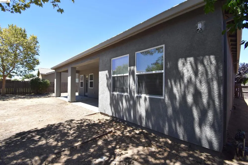 1110 Clearwater Creek Blvd Manteca, CA 95336