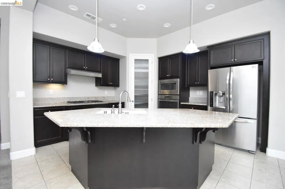 1110 Clearwater Creek Blvd Manteca, CA 95336