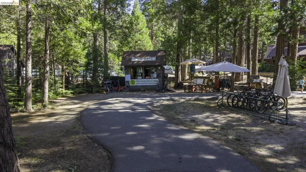 247 Meadowview Pinecrest, CA 95364