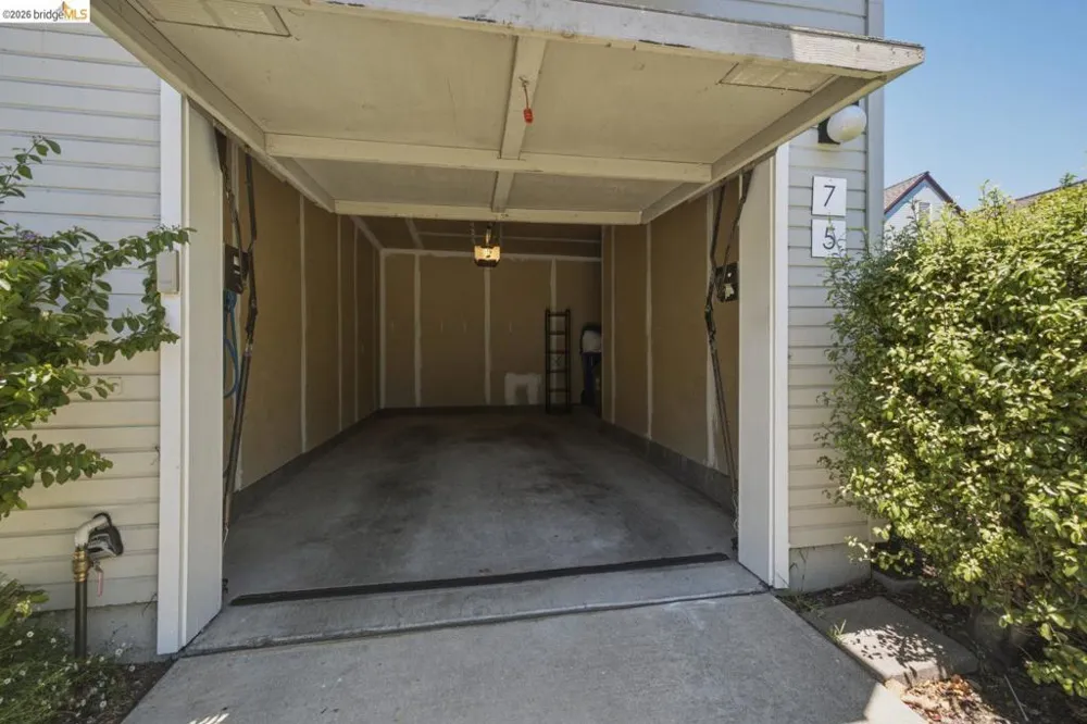 7 Courageous Ct #D52 Alameda, CA 94501
