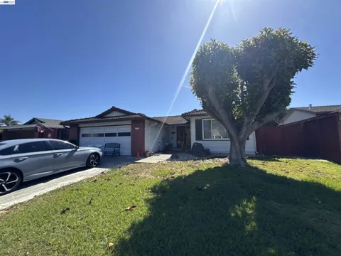 2485 Ascot Way