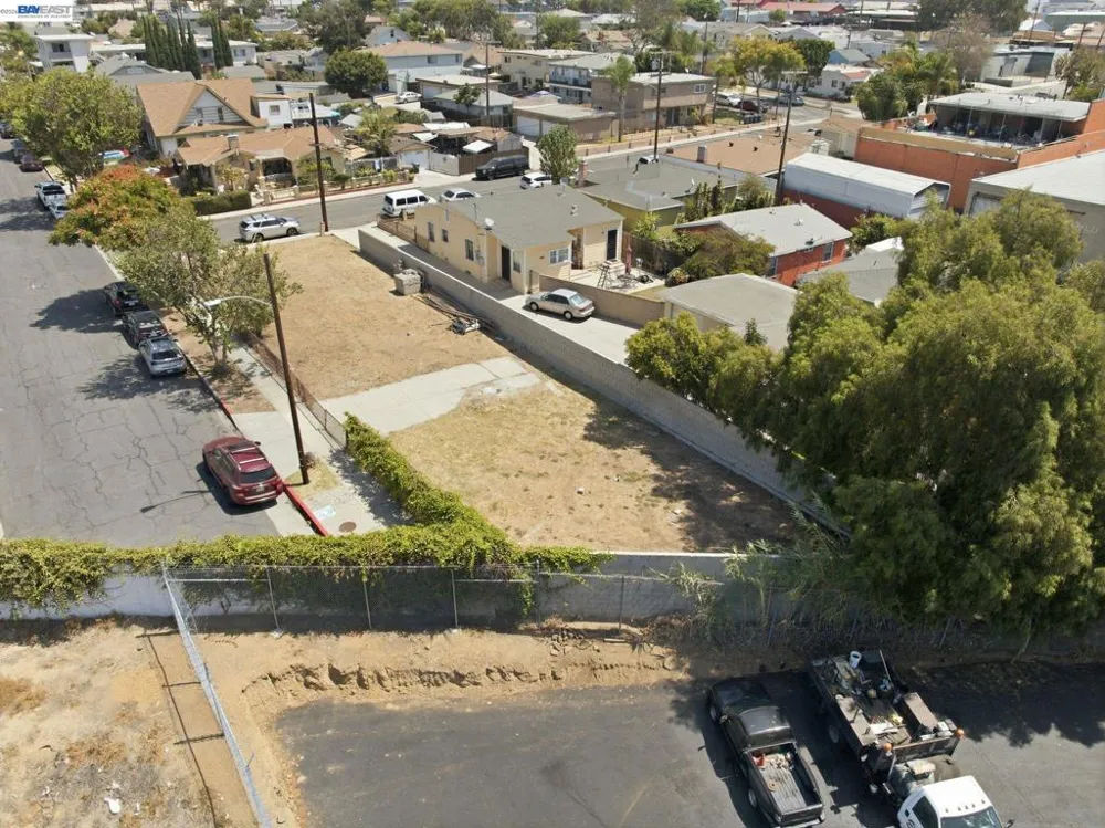 1100 E 23rd St Signal Hill, CA 90755