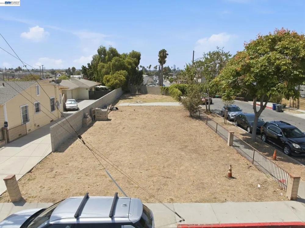1100 E 23rd St Signal Hill, CA 90755