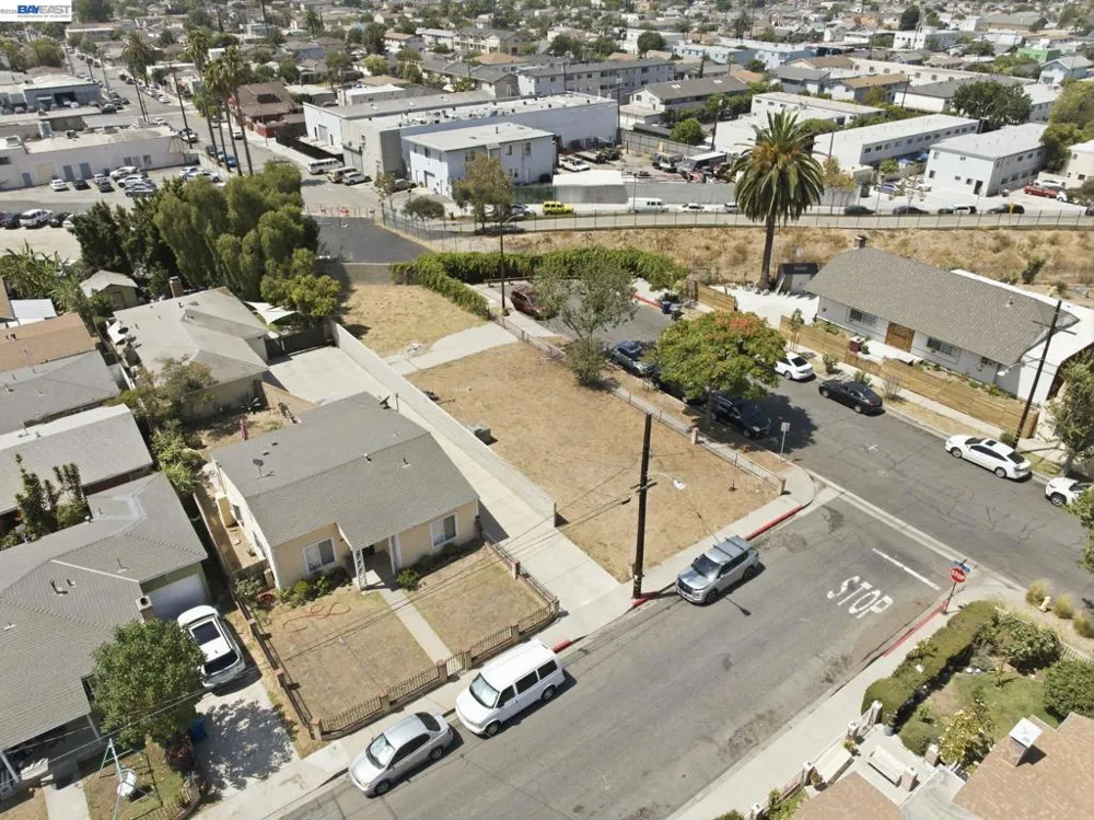 1100 E 23rd St Signal Hill, CA 90755