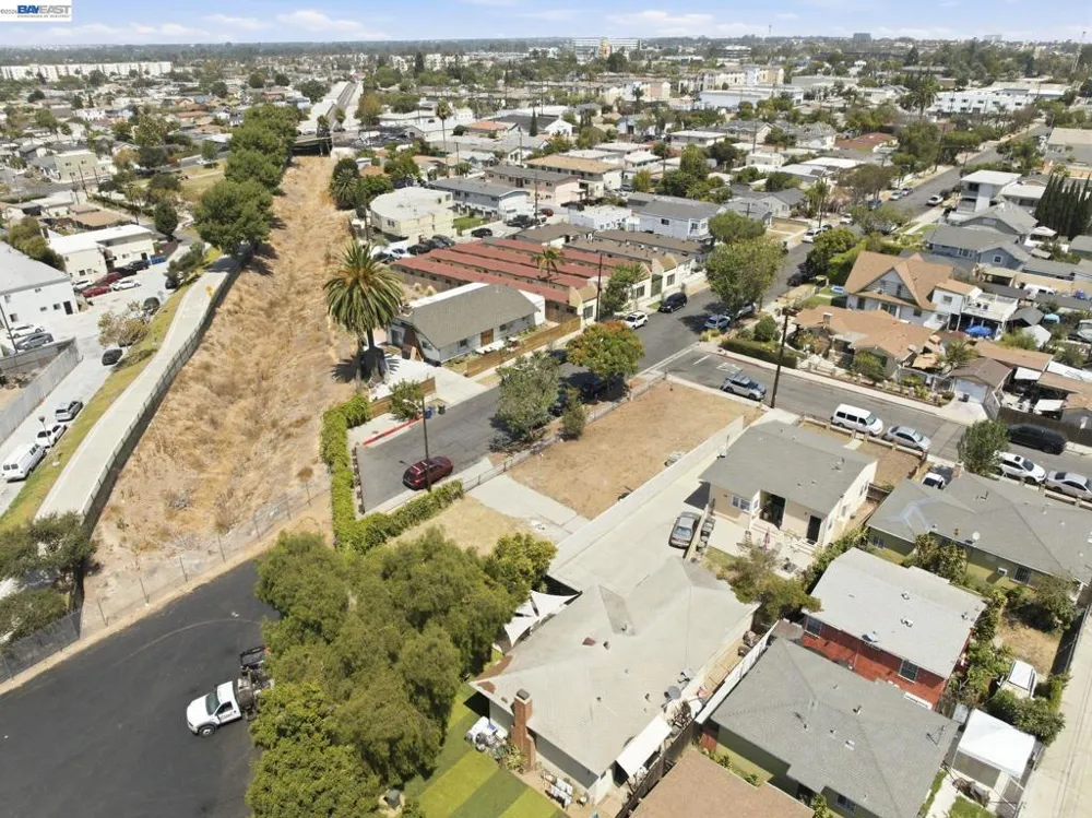 1100 E 23rd St Signal Hill, CA 90755