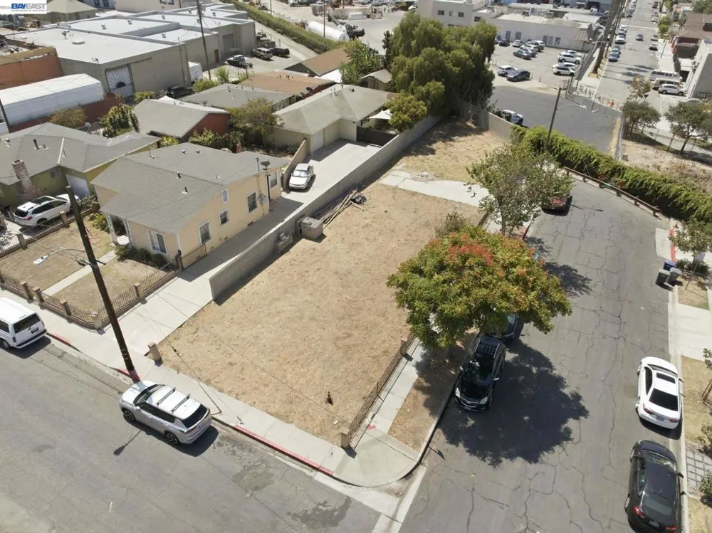 1100 E 23rd St Signal Hill, CA 90755