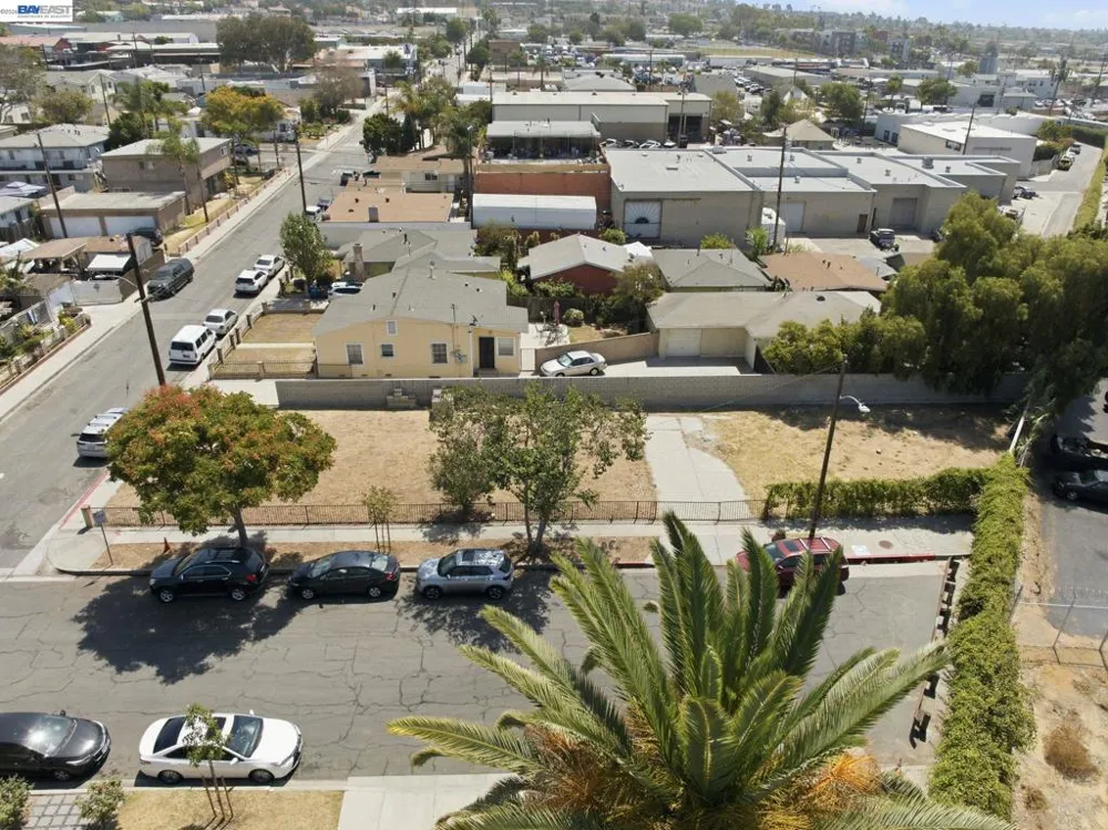 1100 E 23rd St Signal Hill, CA 90755