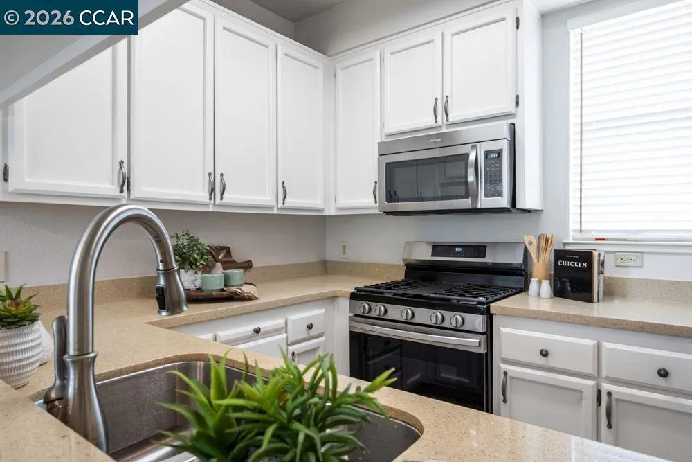 208 Commodore Dr Richmond, CA 94804