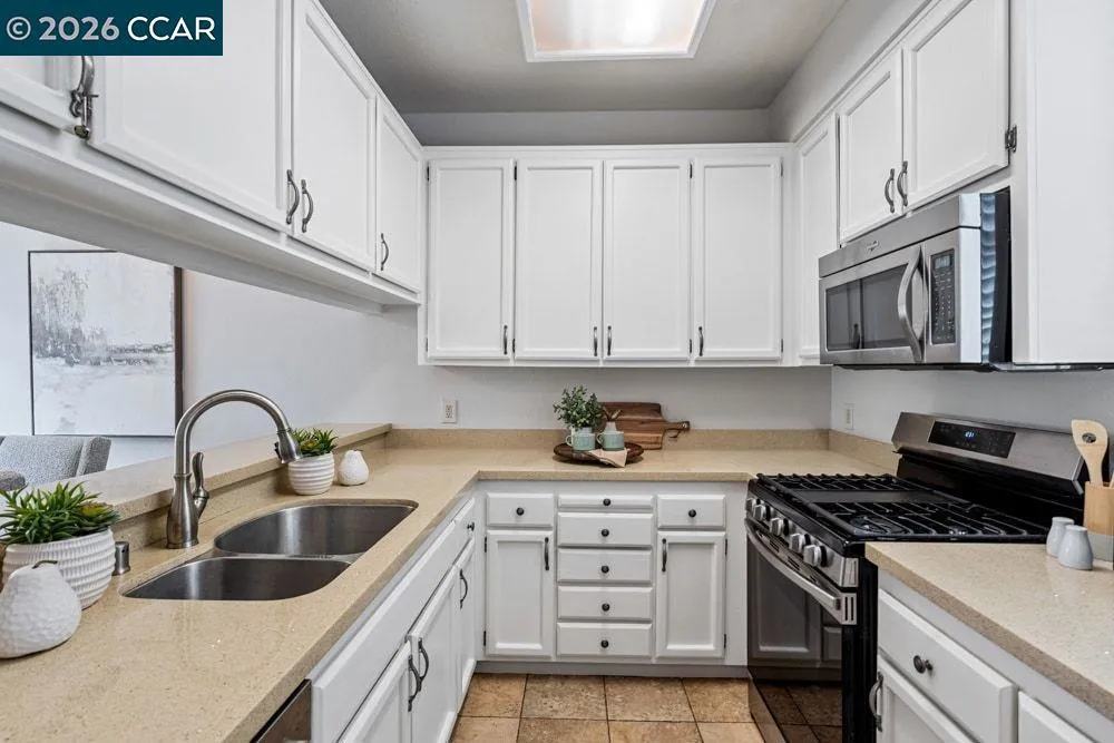 208 Commodore Dr Richmond, CA 94804