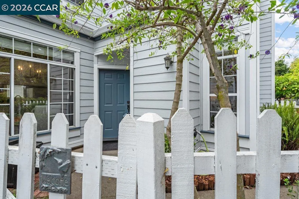 208 Commodore Dr Richmond, CA 94804
