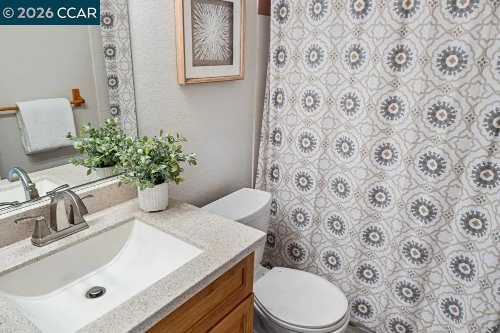 208 Commodore Dr Richmond, CA 94804