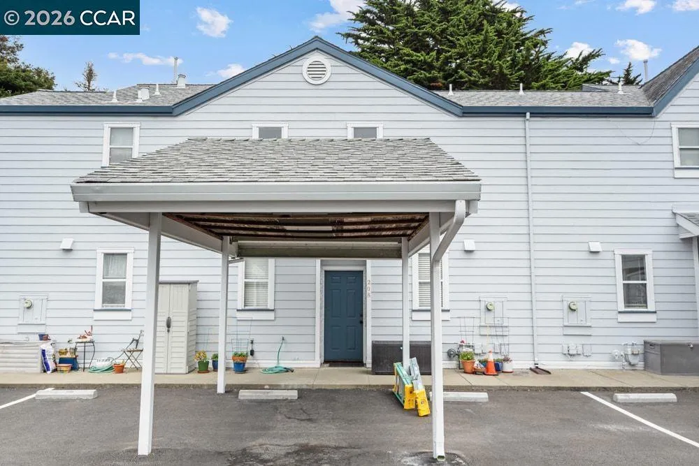 208 Commodore Dr Richmond, CA 94804