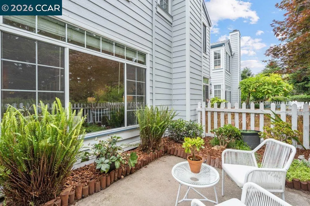 208 Commodore Dr Richmond, CA 94804