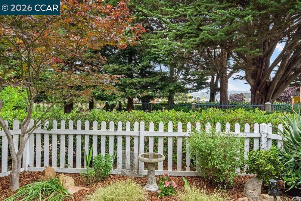 208 Commodore Dr Richmond, CA 94804