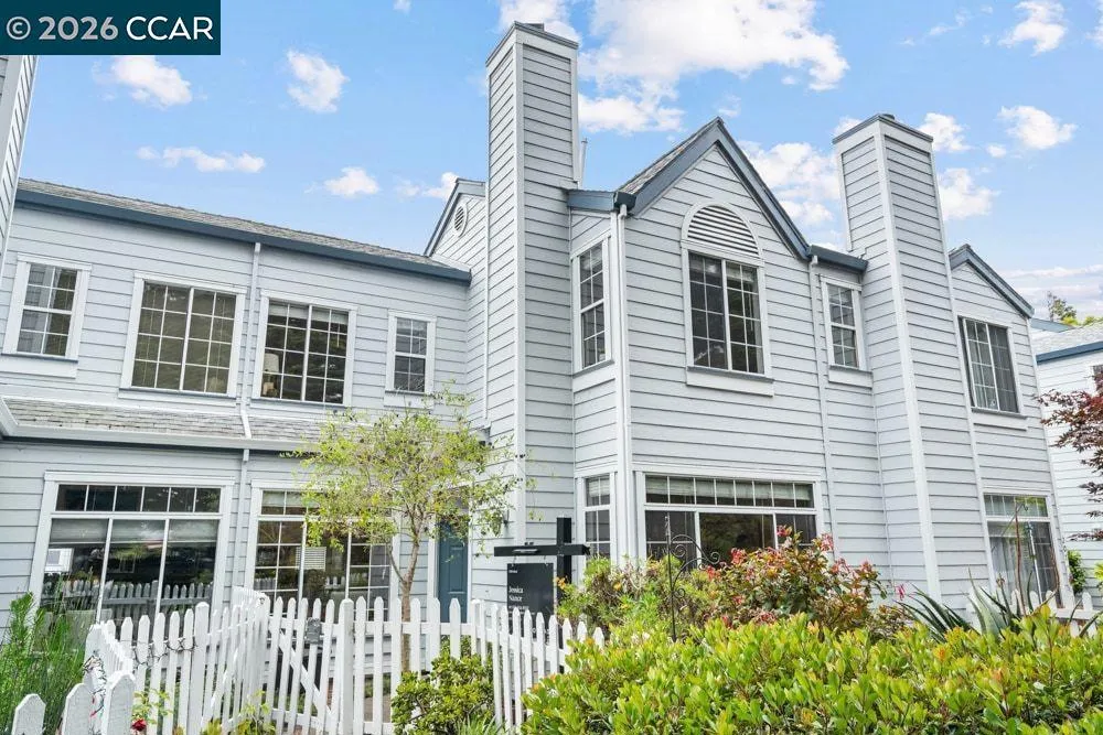 208 Commodore Dr Richmond, CA 94804