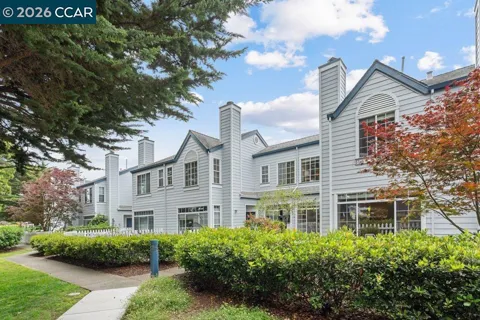 208 Commodore Dr