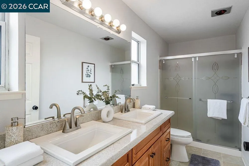 208 Commodore Dr Richmond, CA 94804