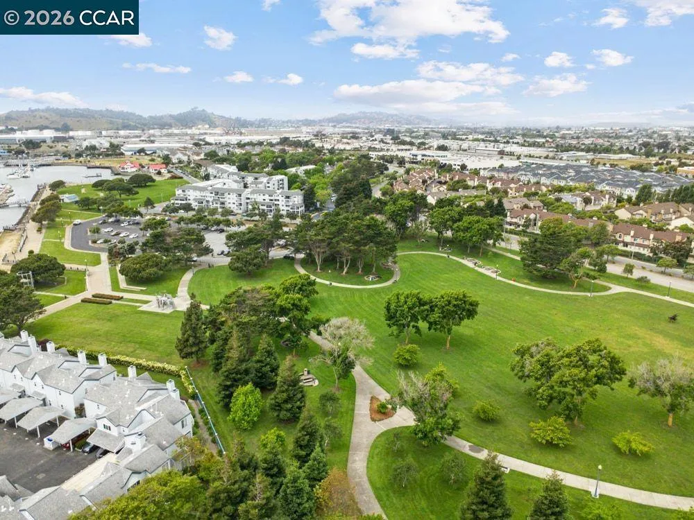 208 Commodore Dr Richmond, CA 94804