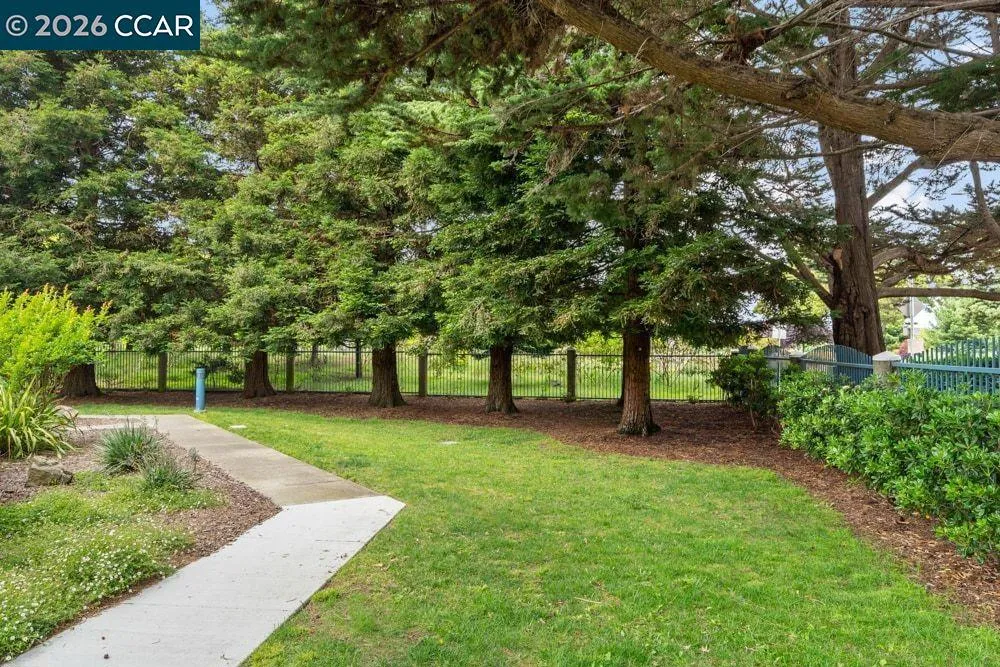 208 Commodore Dr Richmond, CA 94804