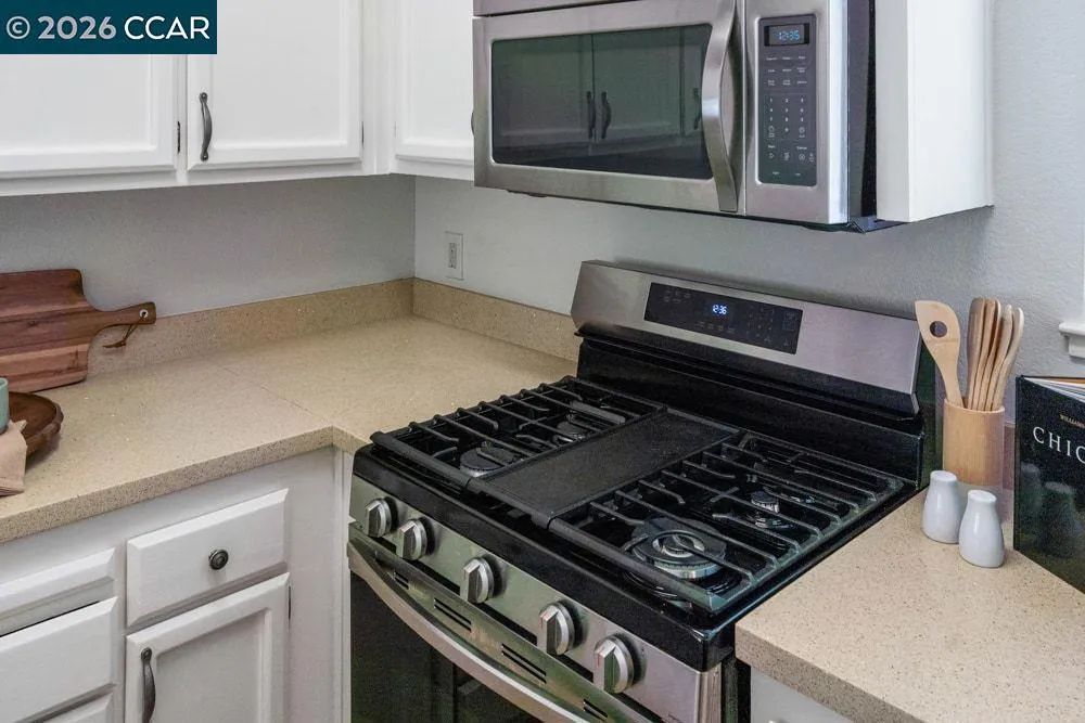 208 Commodore Dr Richmond, CA 94804