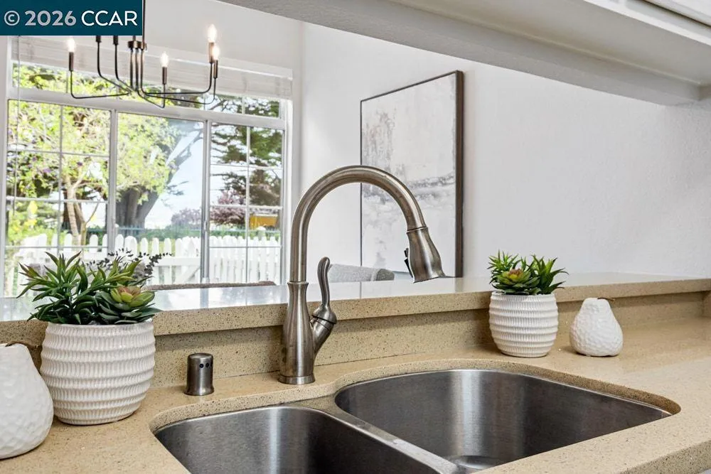 208 Commodore Dr Richmond, CA 94804