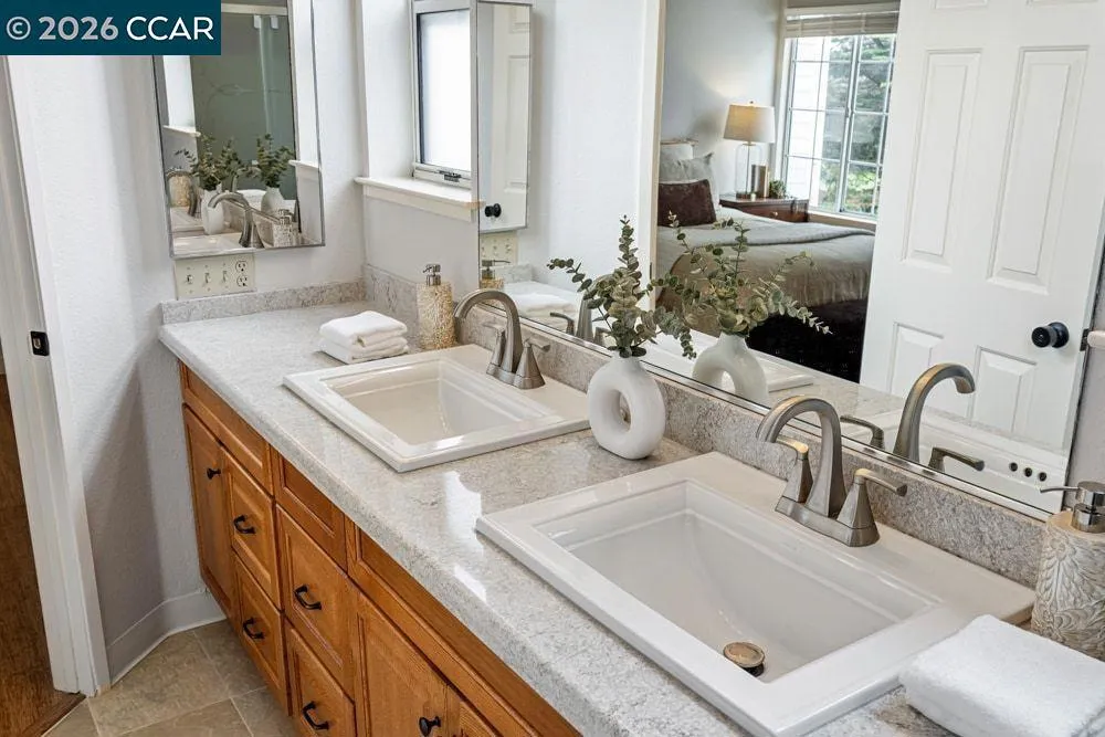 208 Commodore Dr Richmond, CA 94804
