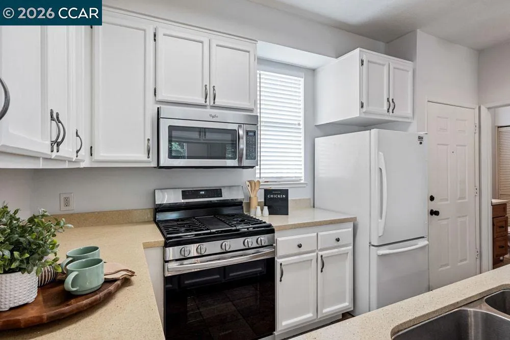 208 Commodore Dr Richmond, CA 94804
