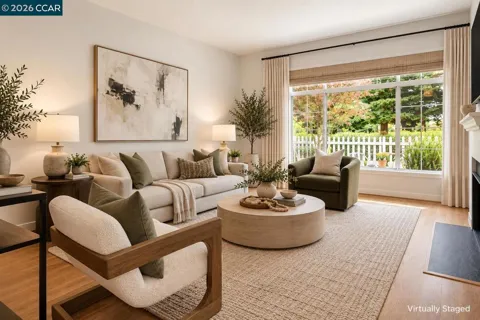 208 Commodore Dr