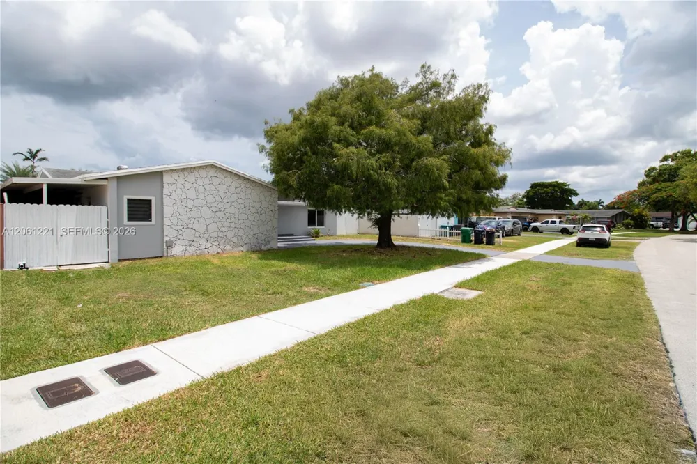 20053 SW 103rd Ave Cutler Bay, FL 33189