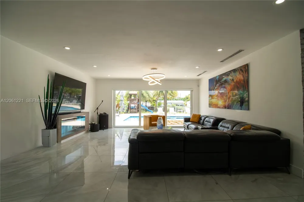20053 SW 103rd Ave Cutler Bay, FL 33189