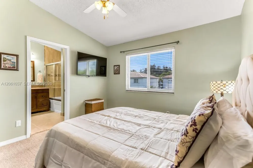 20822 NW 2nd St Pembroke Pines, FL 33029