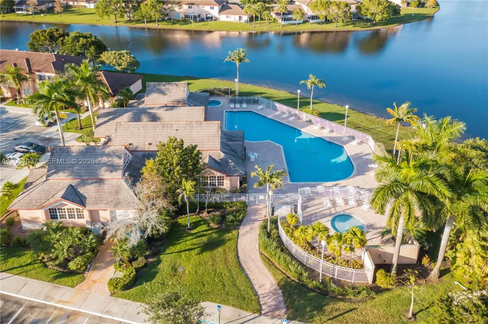 20822 NW 2nd St Pembroke Pines, FL 33029