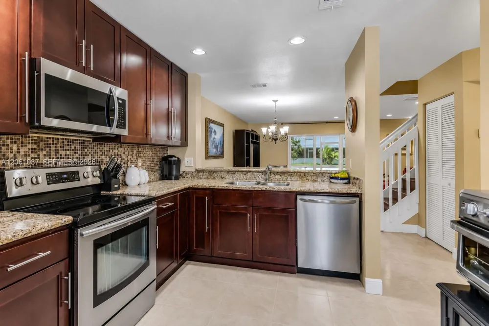 20822 NW 2nd St Pembroke Pines, FL 33029